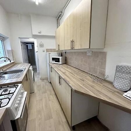 Bright Home From Home Stoke-on-Trent المظهر الخارجي الصورة
