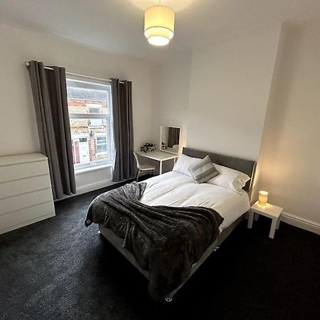 Bright Home From Home Stoke-on-Trent المظهر الخارجي الصورة
