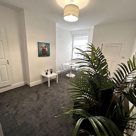 Bright Home From Home Stoke-on-Trent المظهر الخارجي الصورة