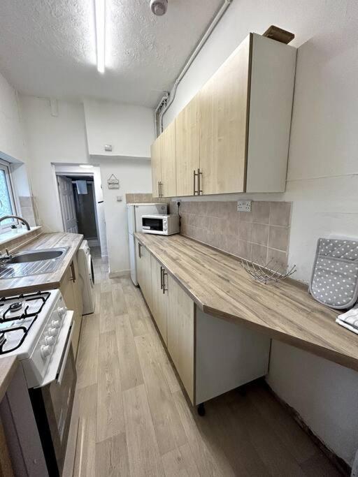 Bright Home From Home Stoke-on-Trent المظهر الخارجي الصورة