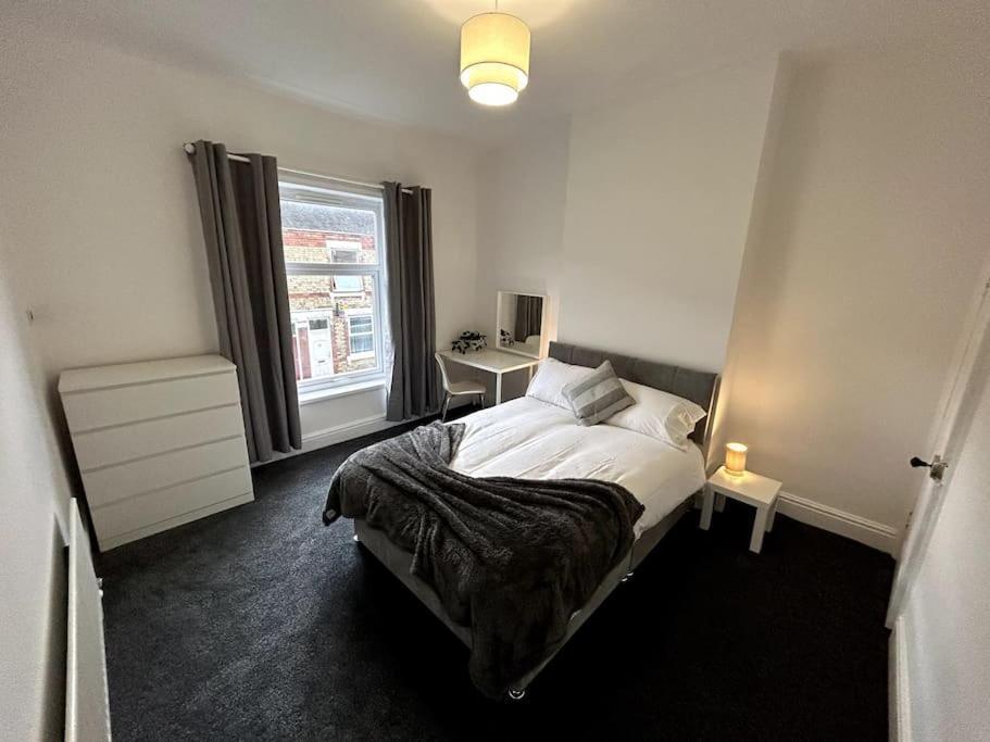 Bright Home From Home Stoke-on-Trent المظهر الخارجي الصورة