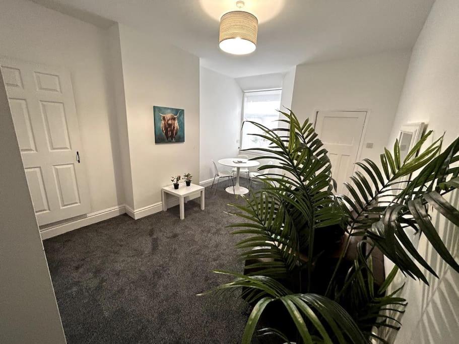 Bright Home From Home Stoke-on-Trent المظهر الخارجي الصورة